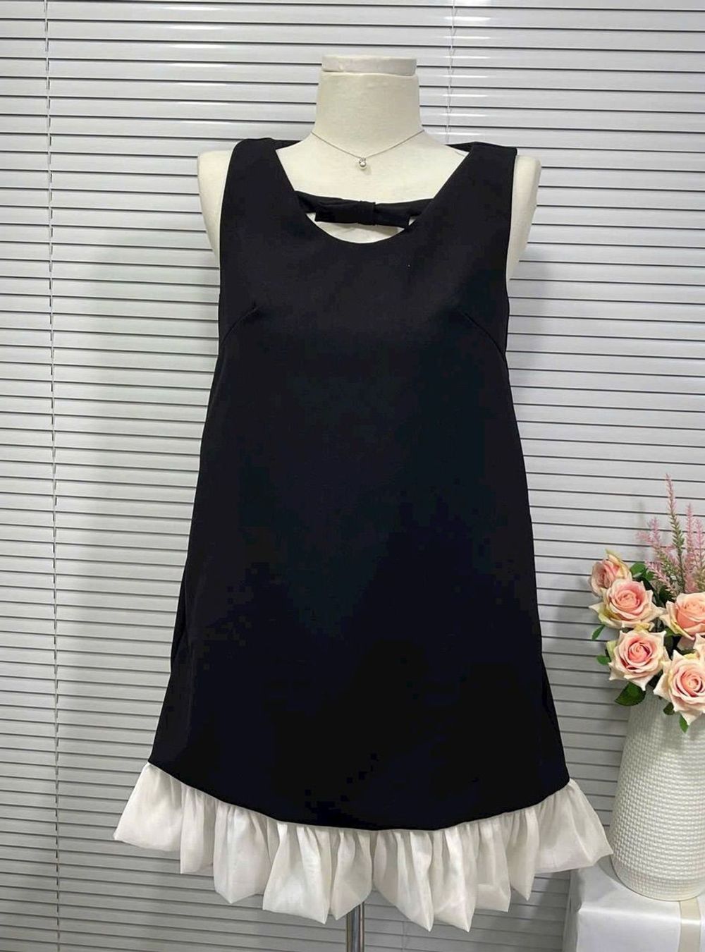 Váy Tuyết Mưa Sát Nách Cổ V Kiểu, Đầm Suông Viền Bèo Dáng Ngắn Thời Trang