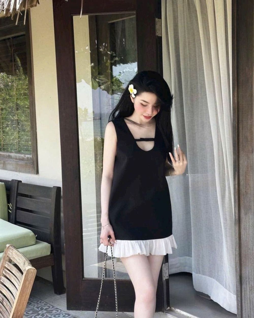 Váy Tuyết Mưa Sát Nách Cổ V Kiểu, Đầm Suông Viền Bèo Dáng Ngắn Thời Trang