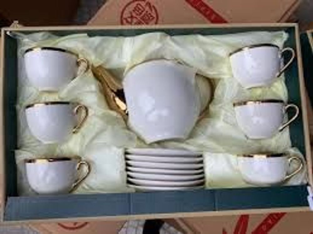 Bộ ấm trà sứ trắng viền vàng phong cách Châu âu cao cấp.