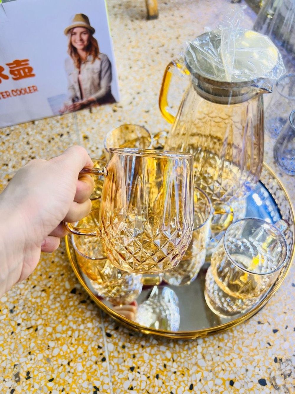 Bộ 6 Cốc Thủy Tinh Kèm Bình Chịu Nhiệt Phong Cách Châu Âu Sang Trọng Màu Vàng/Xanh