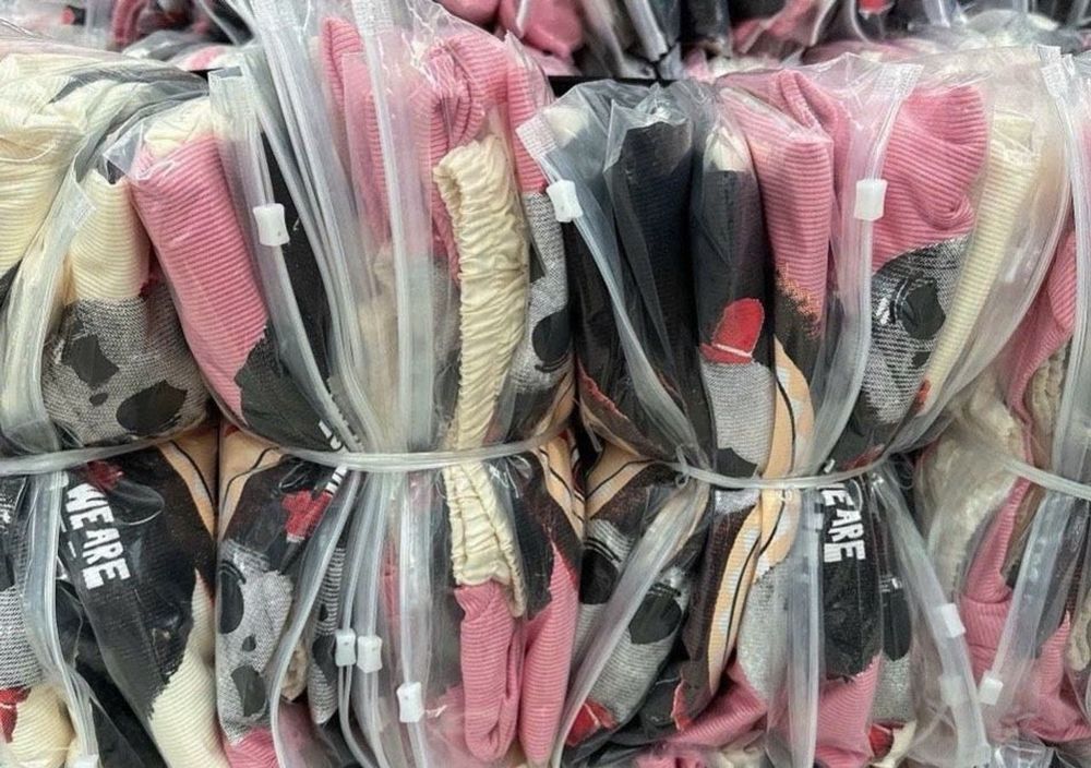 SET áo tăm in thỏ đeo nơ đáng yêu , kèm váy lụa viền ren có lót quần