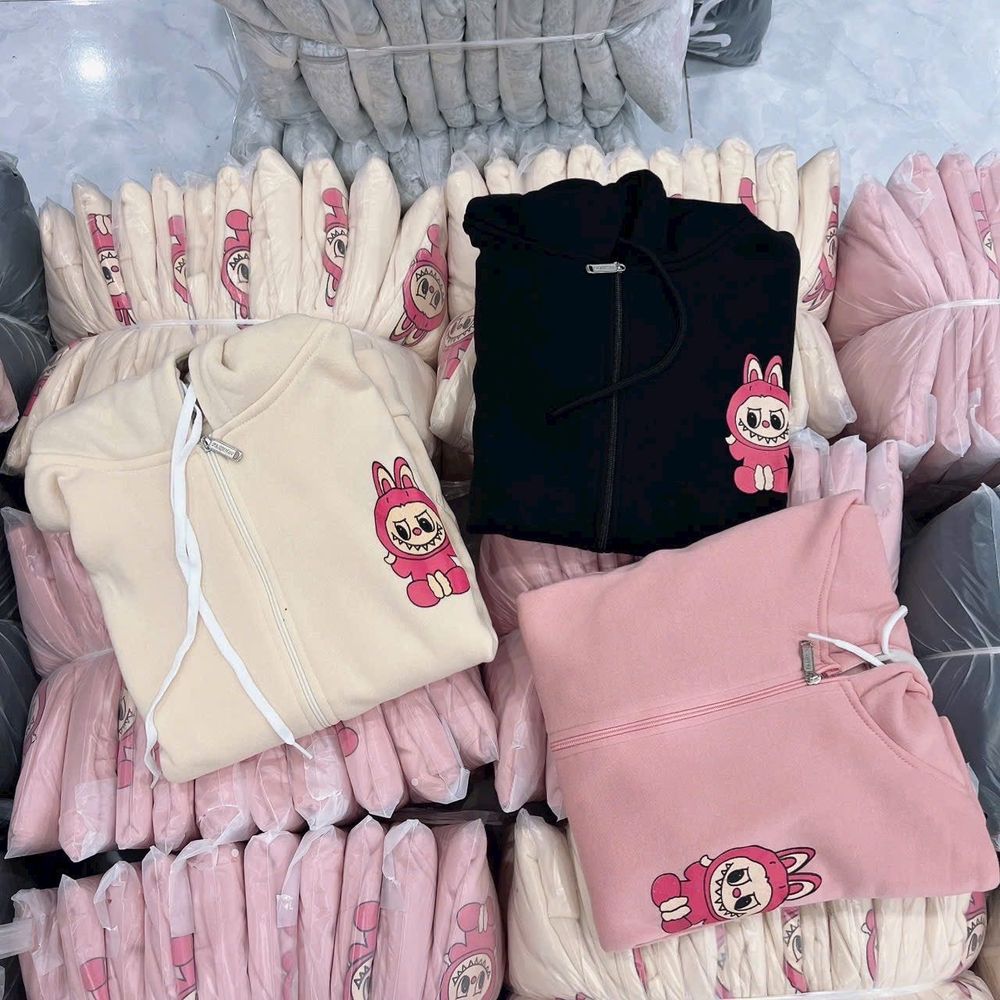 Áo khoác in LaBubu chất thun nỉ mềm mịn,form dưới 70kg,nón 2 lớp .logo in đẹp