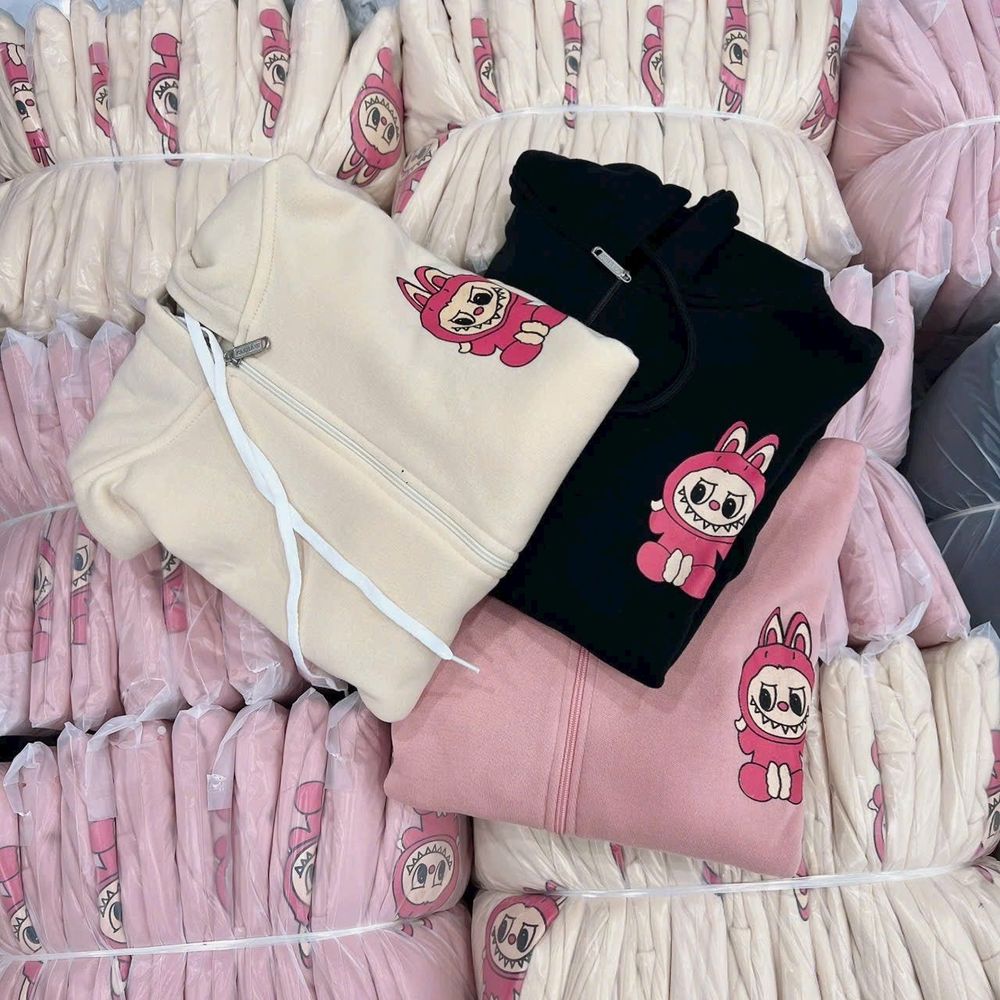 Áo khoác in LaBubu chất thun nỉ mềm mịn,form dưới 70kg,nón 2 lớp .logo in đẹp