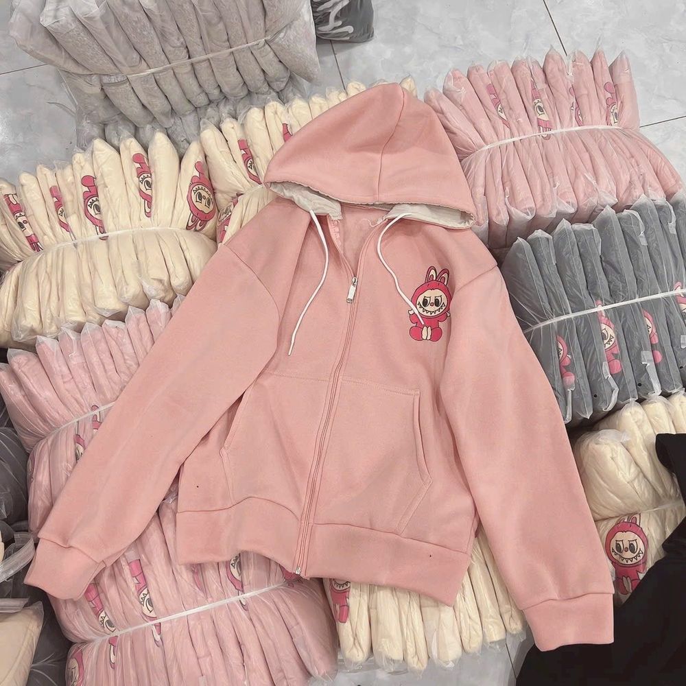 Áo khoác in LaBubu chất thun nỉ mềm mịn,form dưới 70kg,nón 2 lớp .logo in đẹp