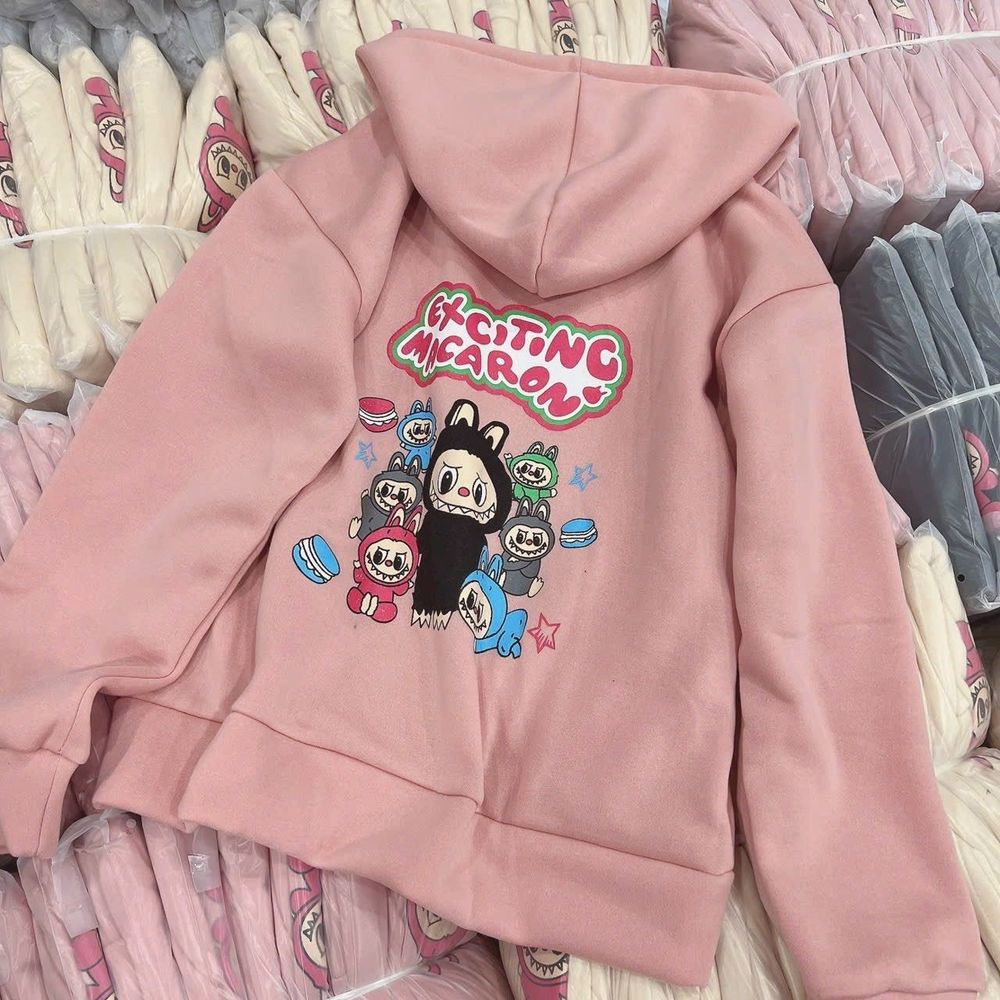 Áo khoác in LaBubu chất thun nỉ mềm mịn,form dưới 70kg,nón 2 lớp .logo in đẹp