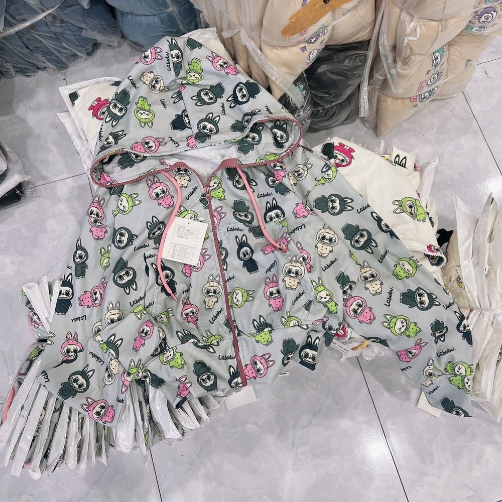 Áo khoác LaBUBU chất len gân freesize dưới 70kg. nón rộng