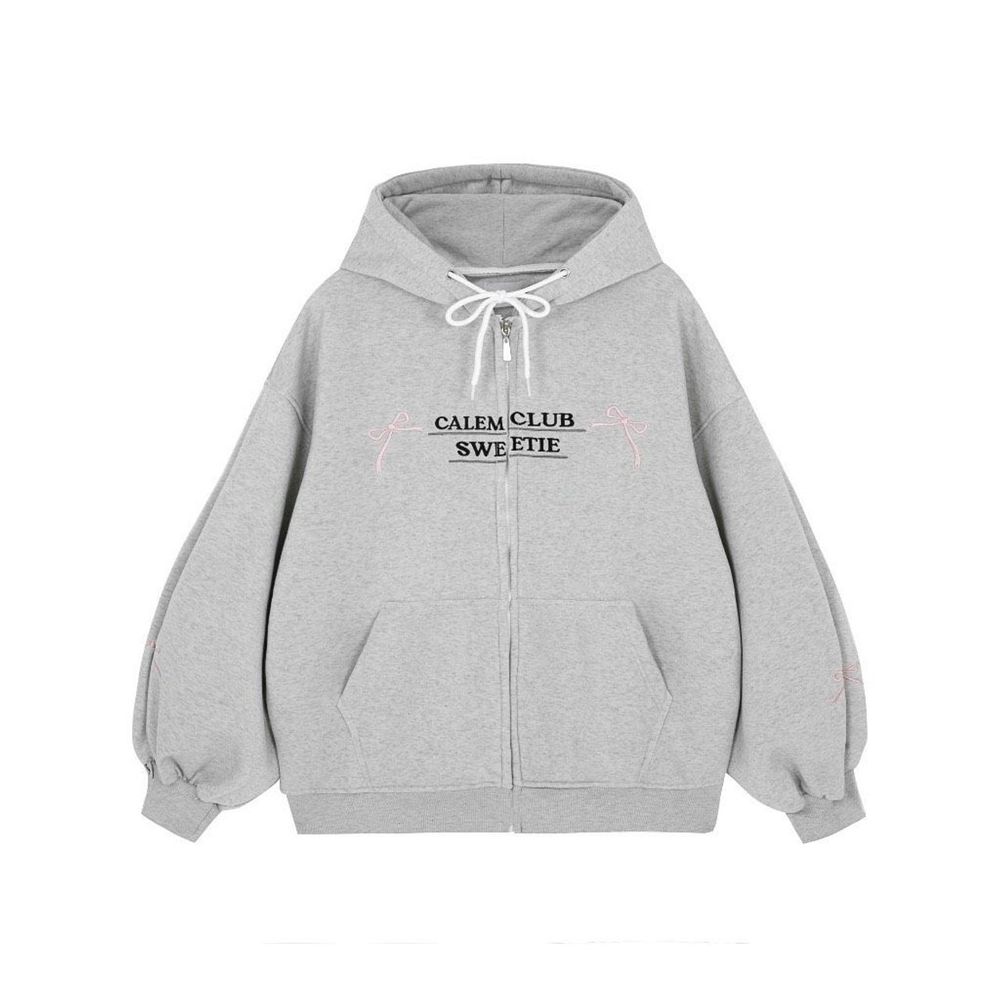 Áo khoác thêu nơ chất thun nỉ dày mịn, nón rộng 2 lớp vải chính ,logo thêu ,dây kéo phao, tay phồng rộng