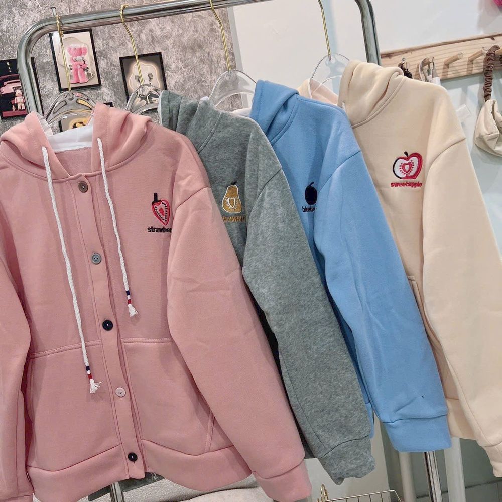 Áo khoác cadigan gài nút có nón 2 lớp rộng, logo thêu trái cây, freesize dưới 70kg