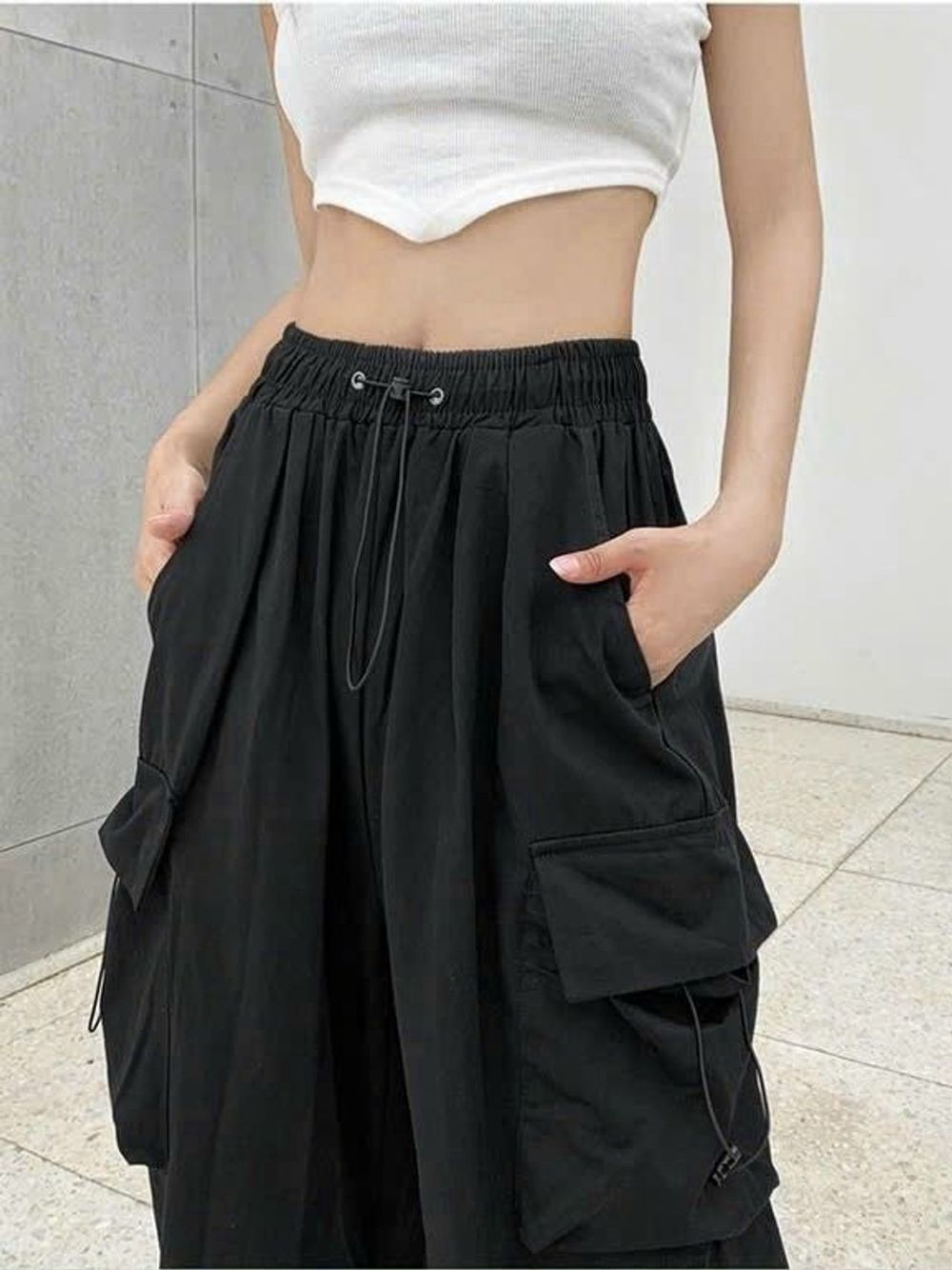 Quần jogger túi hộp chất dù có dây rút lai và lưng quần