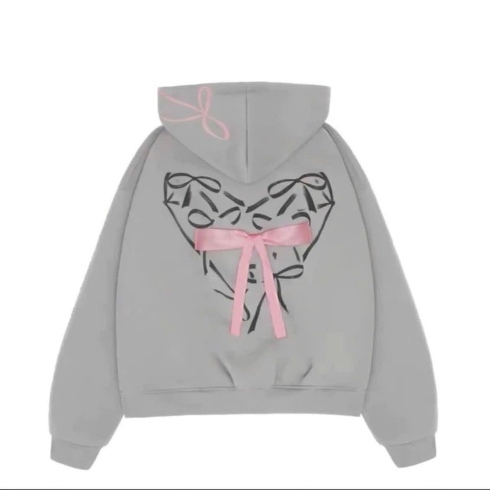 Áo khoác chất thun nỉ xuất khẩu dày mịn in nơ nón và lưng, thân sau đính nơ lụa, nón rộng 2 lớp vải chính, freeisze form rộng dưới 80kg