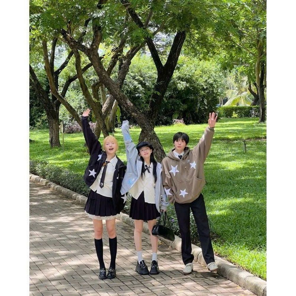 ÁO KHOÁC IN NGÔI SAO hot trend form rộng cánh dơi freeisze dưới 70kg, nón 2 lớp vải chính dây rút nón có chằn