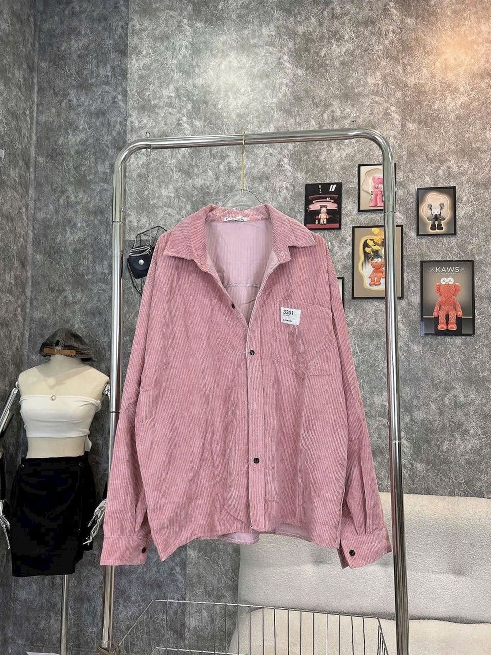 Áo khoác sơ mi nhung logo thêu mặt số túi ngực .