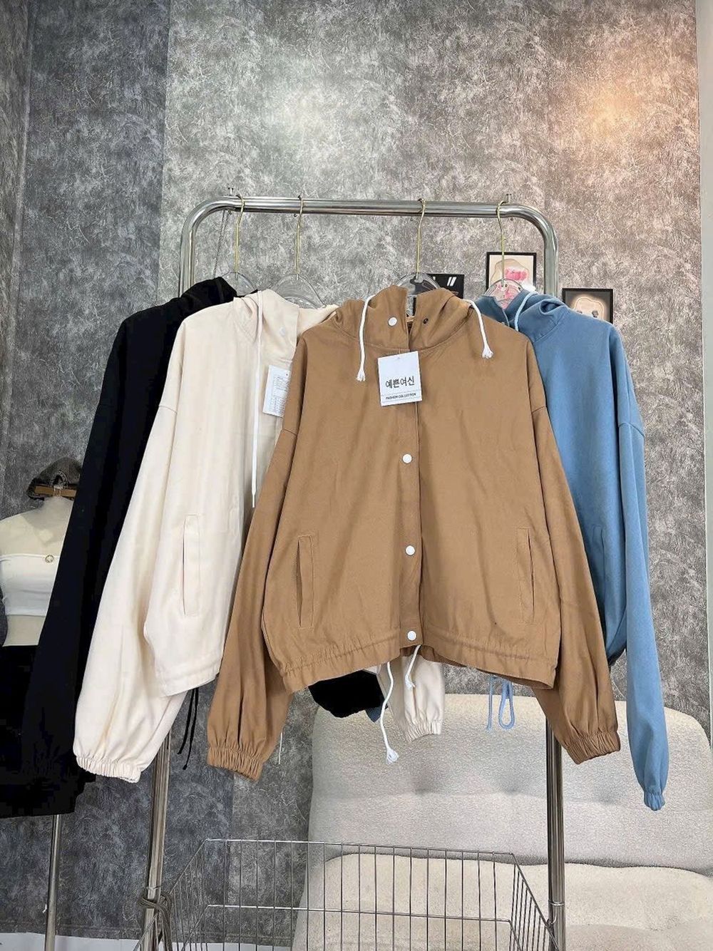 Áo khoác da lộn 1 lớp ,form 65kg.có dây rút lai.