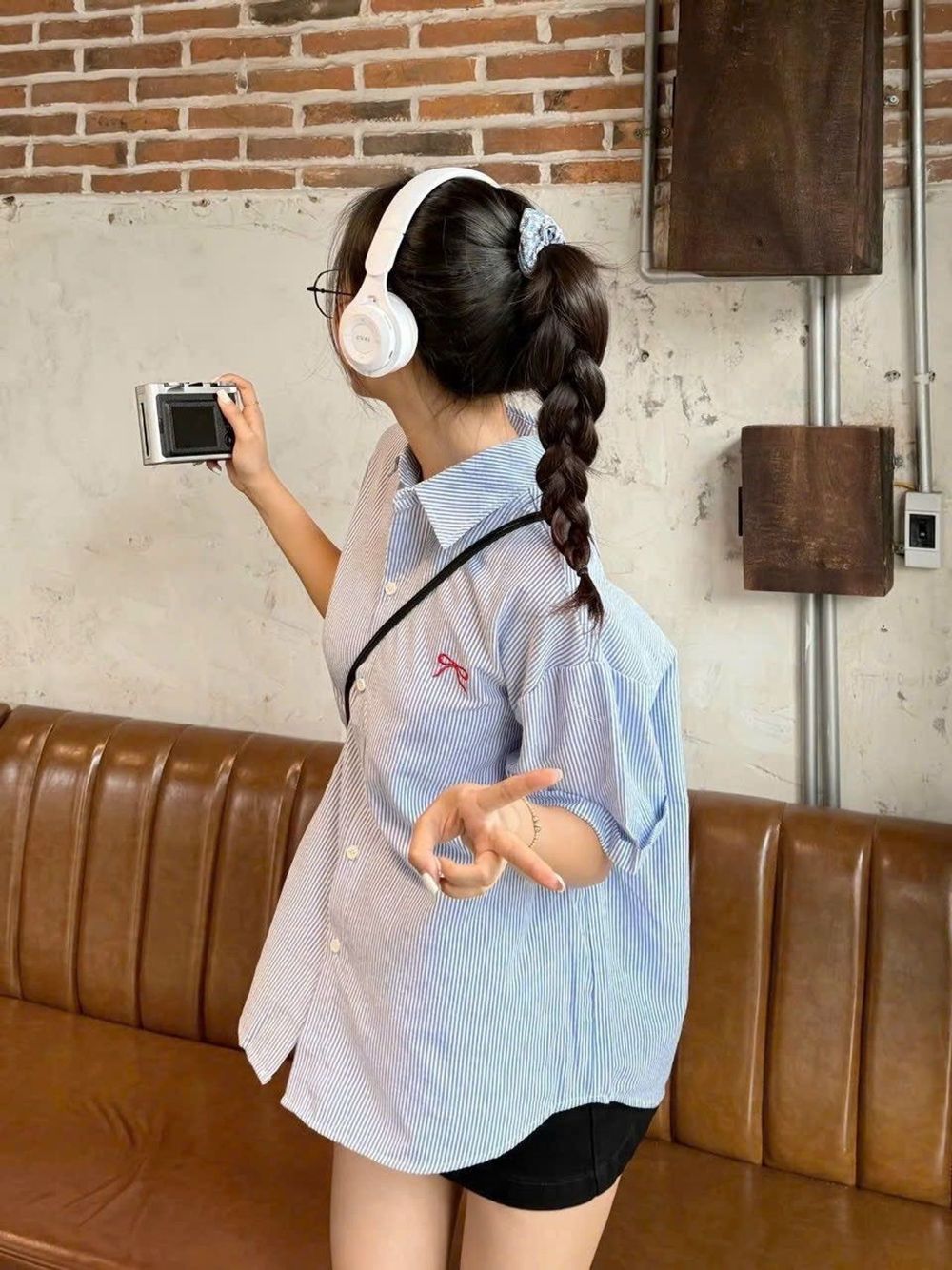 áo sơ mi sọc thêu Nơ Chất vải : kate sọc,form dưới 58kg