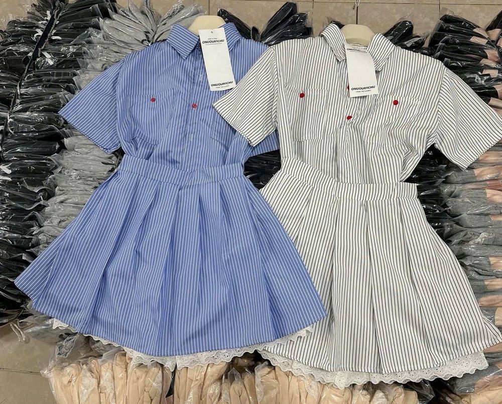 SET áo sơ mi sọc tay lỡ phối nút đỏ kèm chân váy xếp li lót ren Chất kate lụa sọc freesize dưới 55kg.