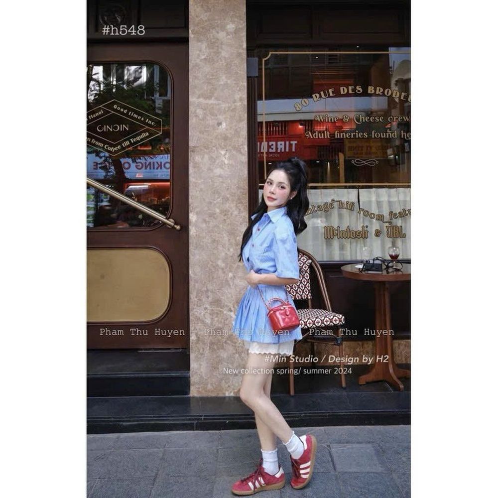 SET áo sơ mi sọc tay lỡ phối nút đỏ kèm chân váy xếp li lót ren Chất kate lụa sọc freesize dưới 55kg.