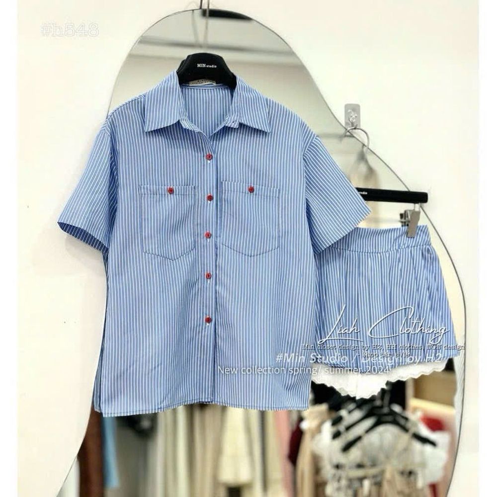 SET áo sơ mi sọc tay lỡ phối nút đỏ kèm chân váy xếp li lót ren Chất kate lụa sọc freesize dưới 55kg.