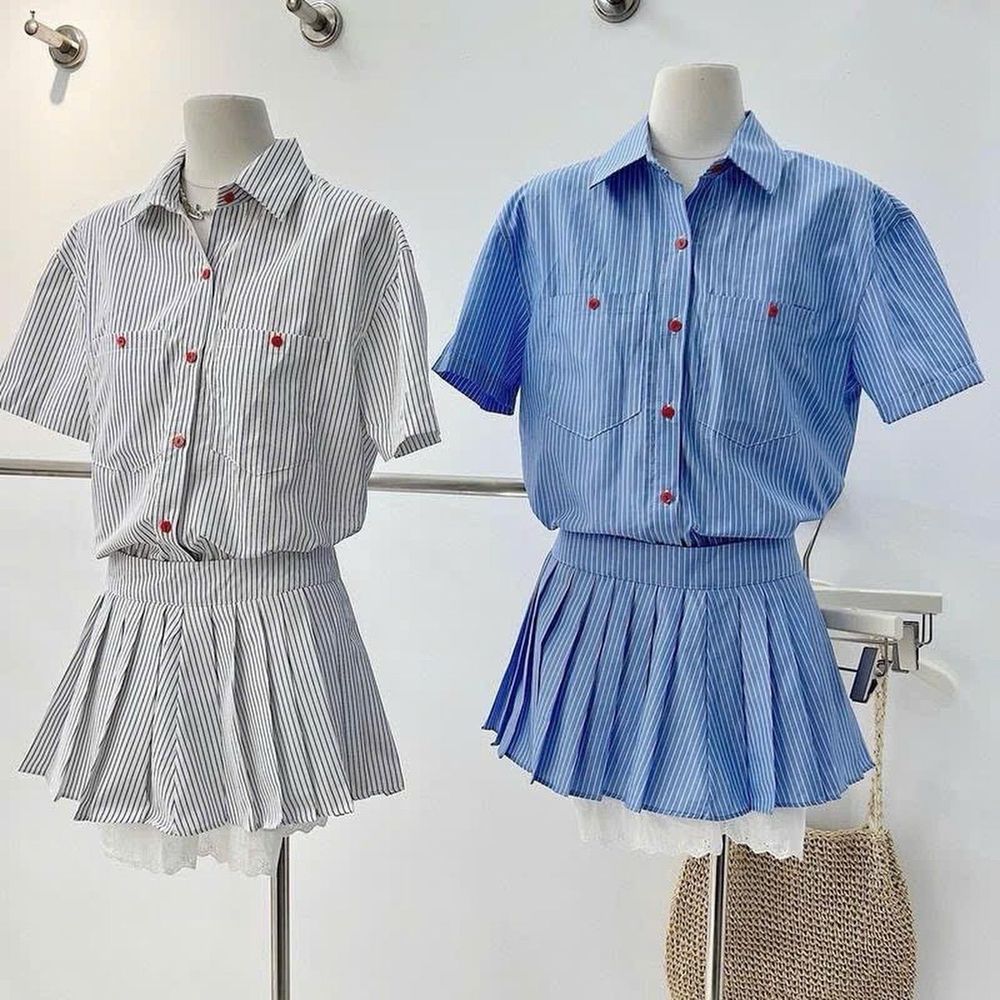 SET áo sơ mi sọc tay lỡ phối nút đỏ kèm chân váy xếp li lót ren Chất kate lụa sọc freesize dưới 55kg.