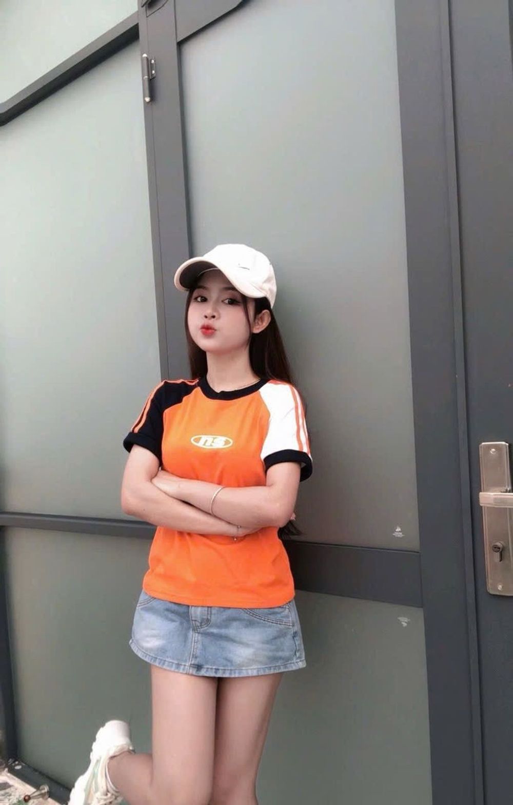 Áo thun baby tee cotton xịn co giản mịn mát ,
form từ 45-60kg,