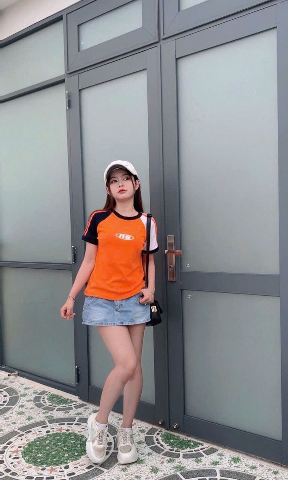 Áo thun baby tee cotton xịn co giản mịn mát ,
form từ 45-60kg,