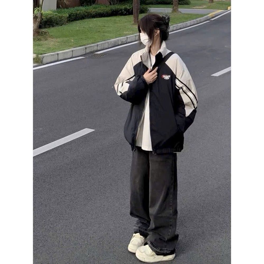 Áo khoác dù phối màu ,logo thêu. Chất dù xịn 2 lớp , có 2 size l và xl , thun lai .