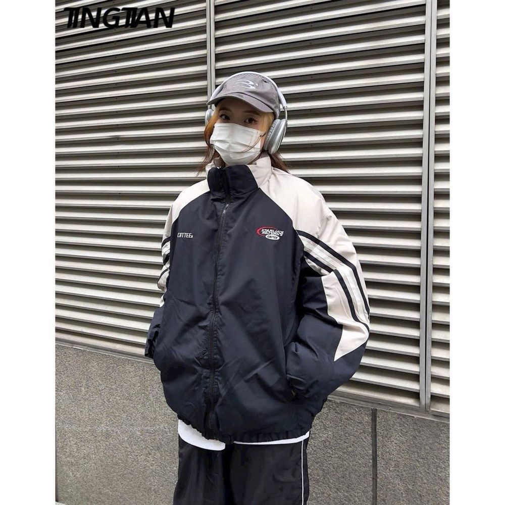 Áo khoác dù phối màu ,logo thêu. Chất dù xịn 2 lớp , có 2 size l và xl , thun lai .