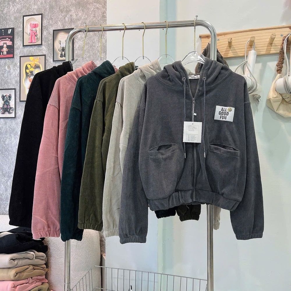 Áo khoác dáng lửng chất nhung gân thêu chữ All Good Fun