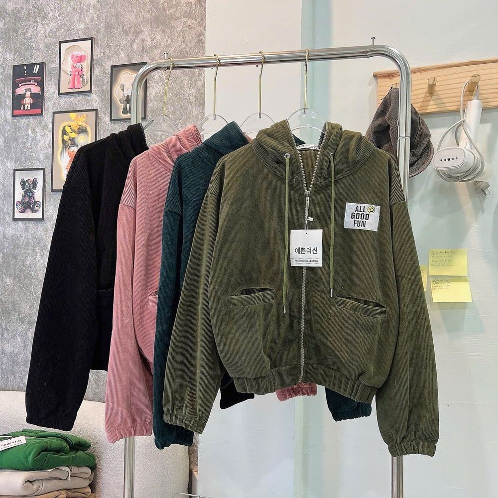 Áo khoác dáng lửng chất nhung gân thêu chữ All Good Fun