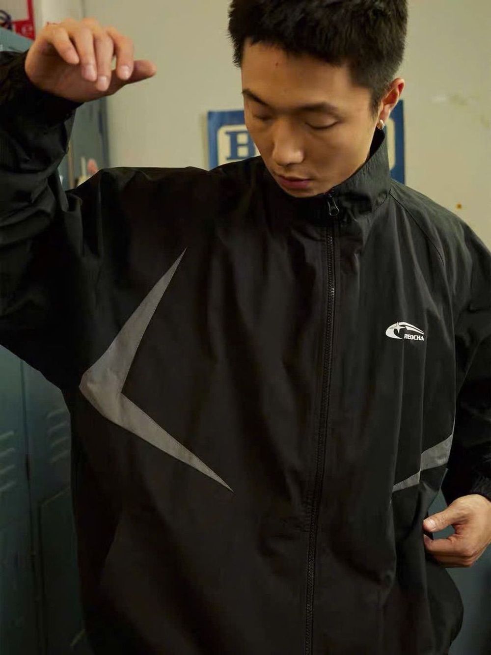 Áo khoác dù 2 lớp in chữ REOCHA phong cách