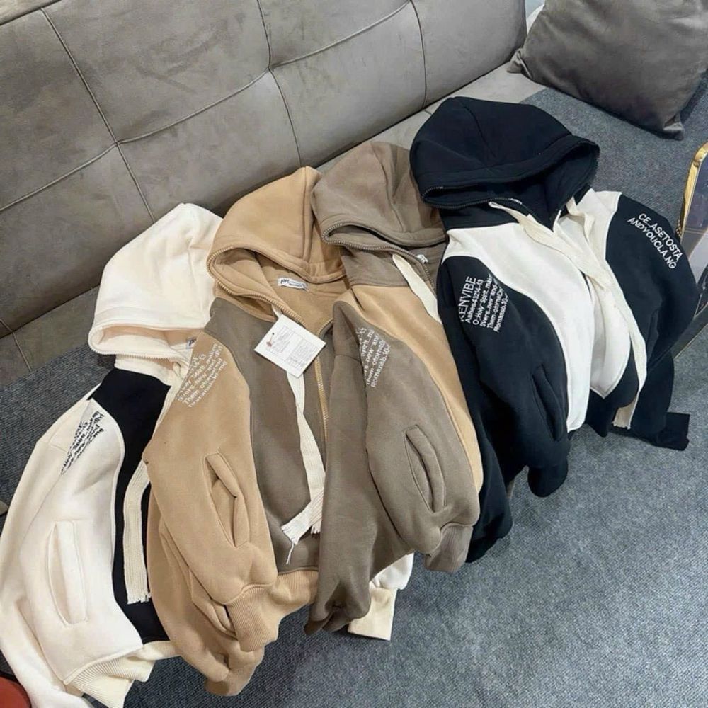 Áo khoác dáng lửng phối 2 màu thêu chữ nhiều 2 bên vai, chất nỉ PC dày mịn freesize dưới 55kg