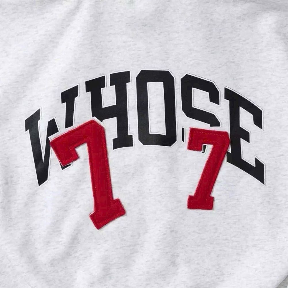 Áo khoác in chữ Whose 77 chất nỉ mềm mịn .