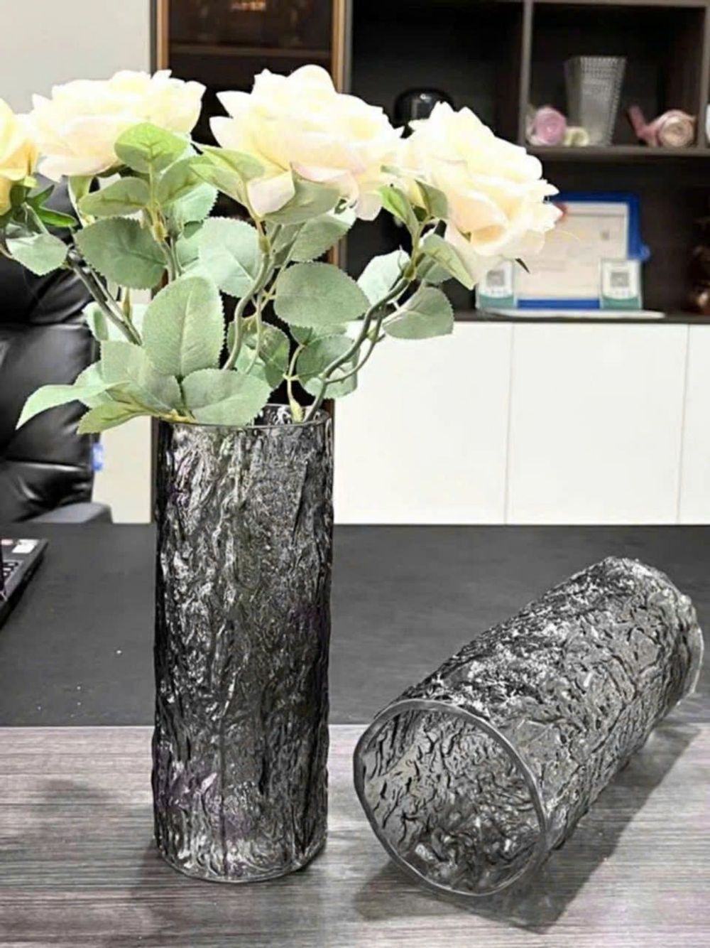 Bình bông thủy tinh màu xám hiện đại dễ cắm hoa miệng lớn dễ vệ sinh cao 24 cm ( THÙNG 24 )