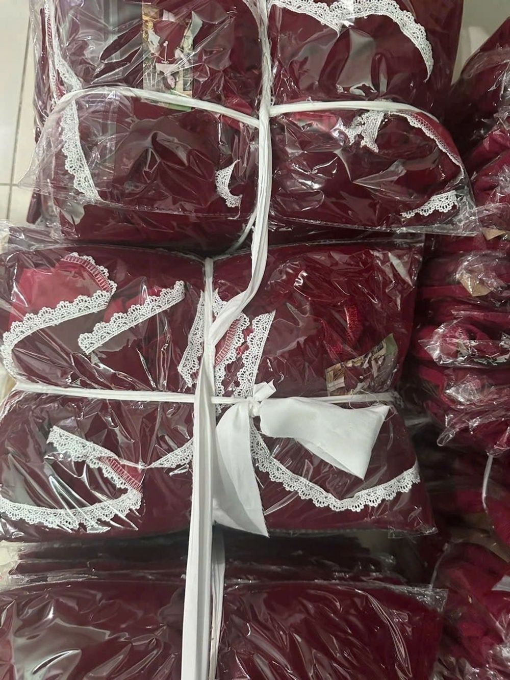 Đầm Nhung đỏ Xoè trễ vai cực đẹp..