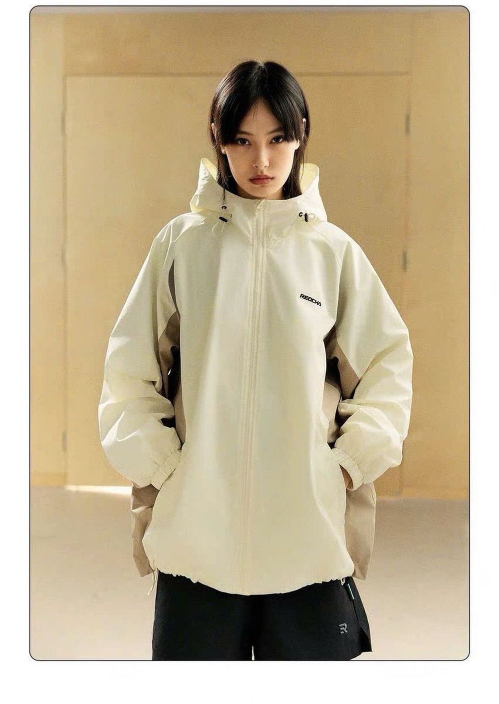 Áo khoác dù in chữ REDCHA form rộng, có túi trong