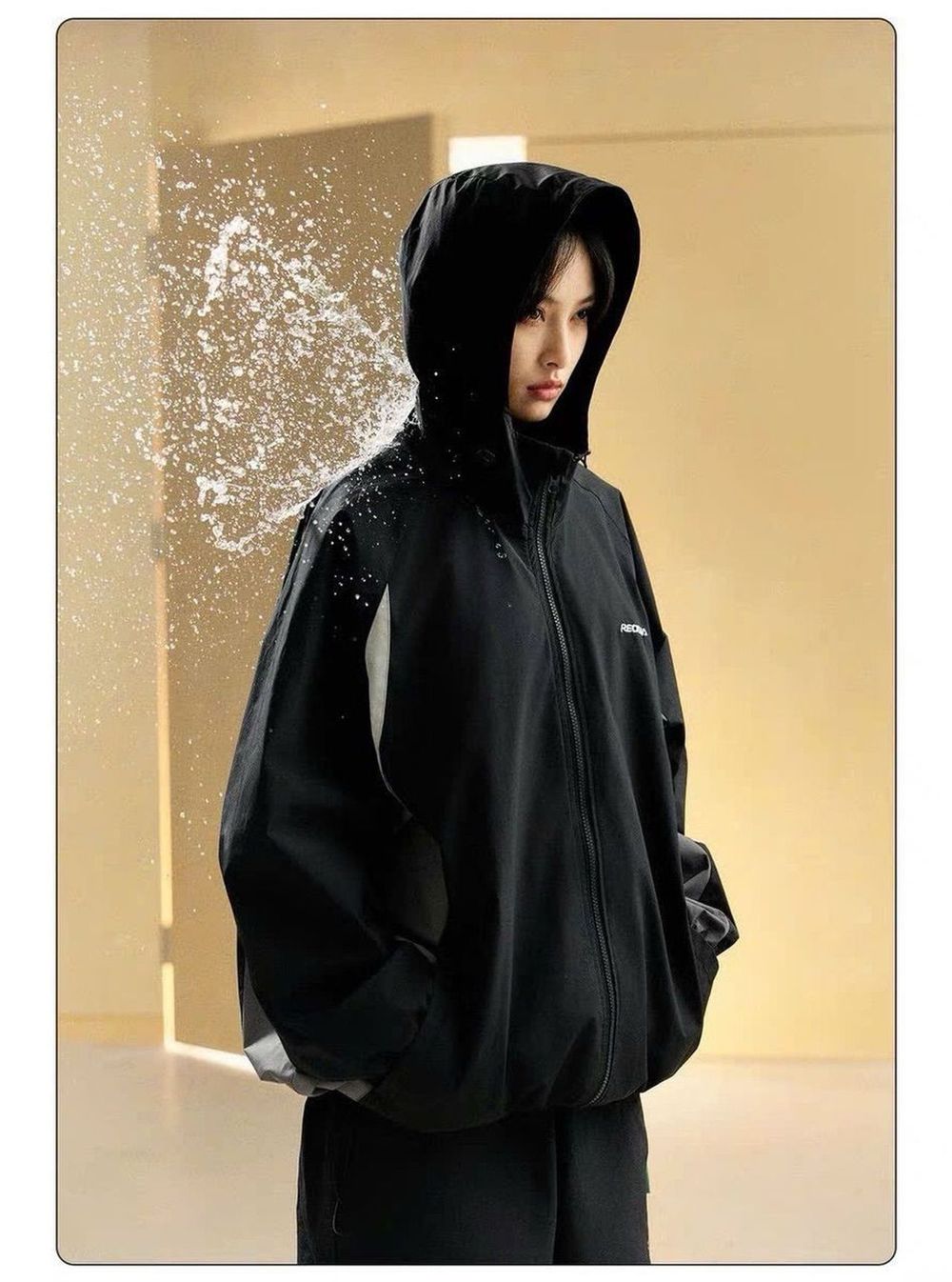 Áo khoác dù in chữ REDCHA form rộng, có túi trong