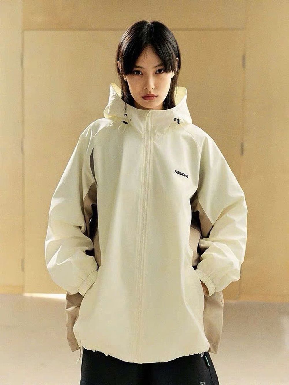 Áo khoác dù in chữ REDCHA form rộng, có túi trong