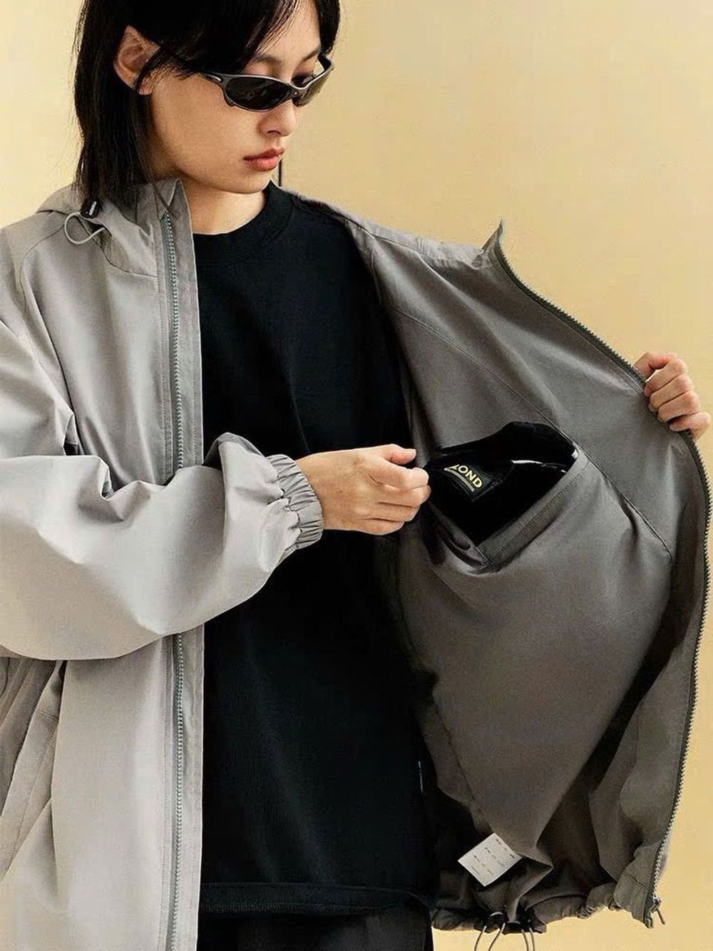 Áo khoác dù in chữ REDCHA form rộng, có túi trong