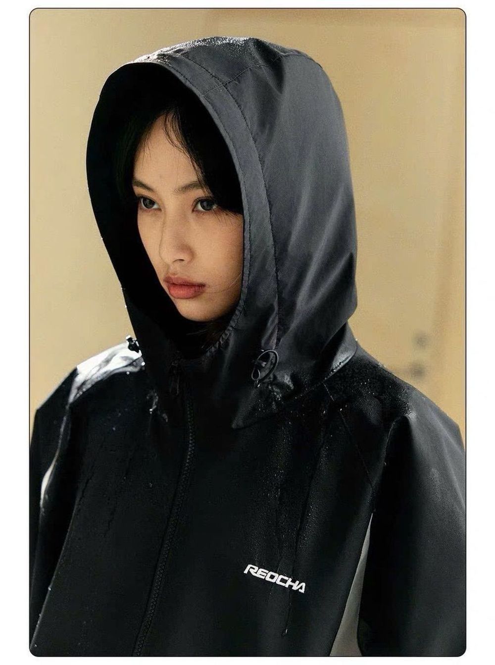 Áo khoác dù in chữ REDCHA form rộng, có túi trong