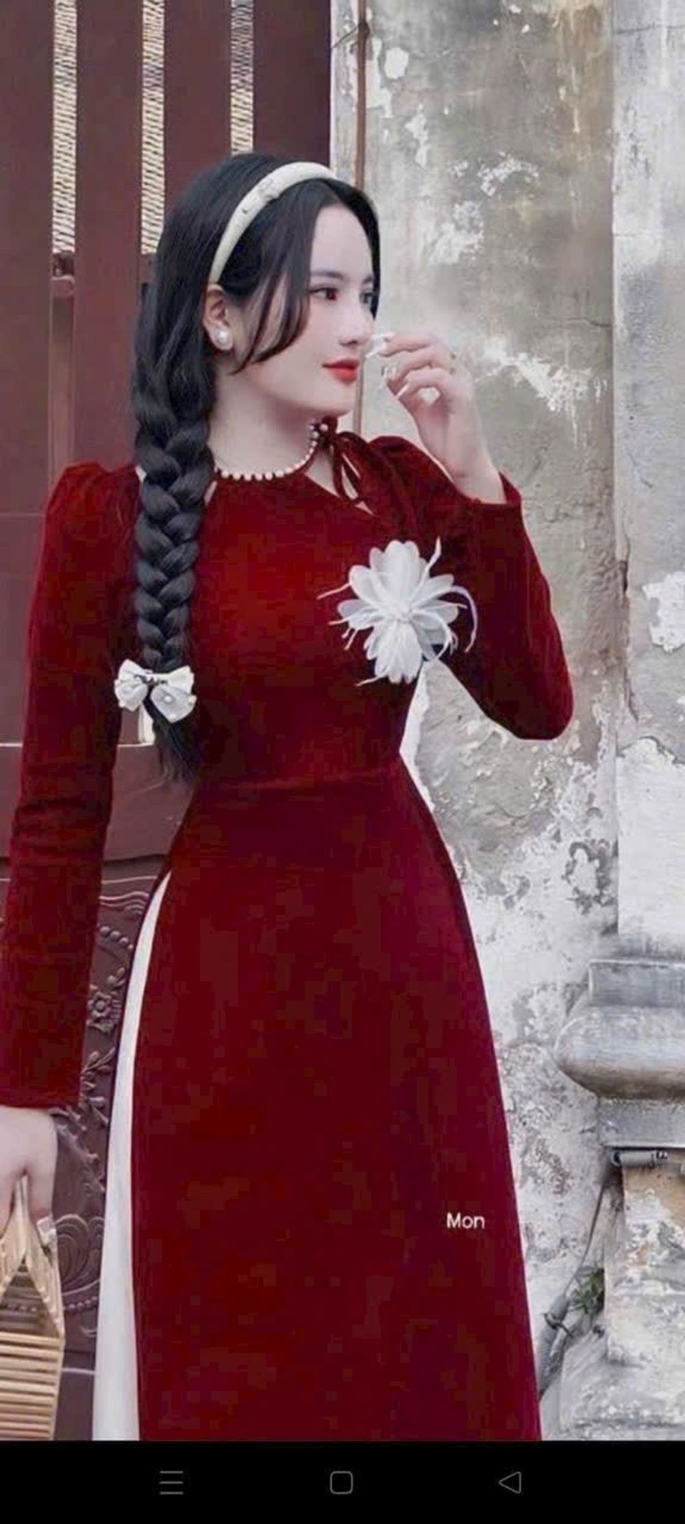 áo dài đỏ cách tân cổ yếm đính cườm xinh xắn ..