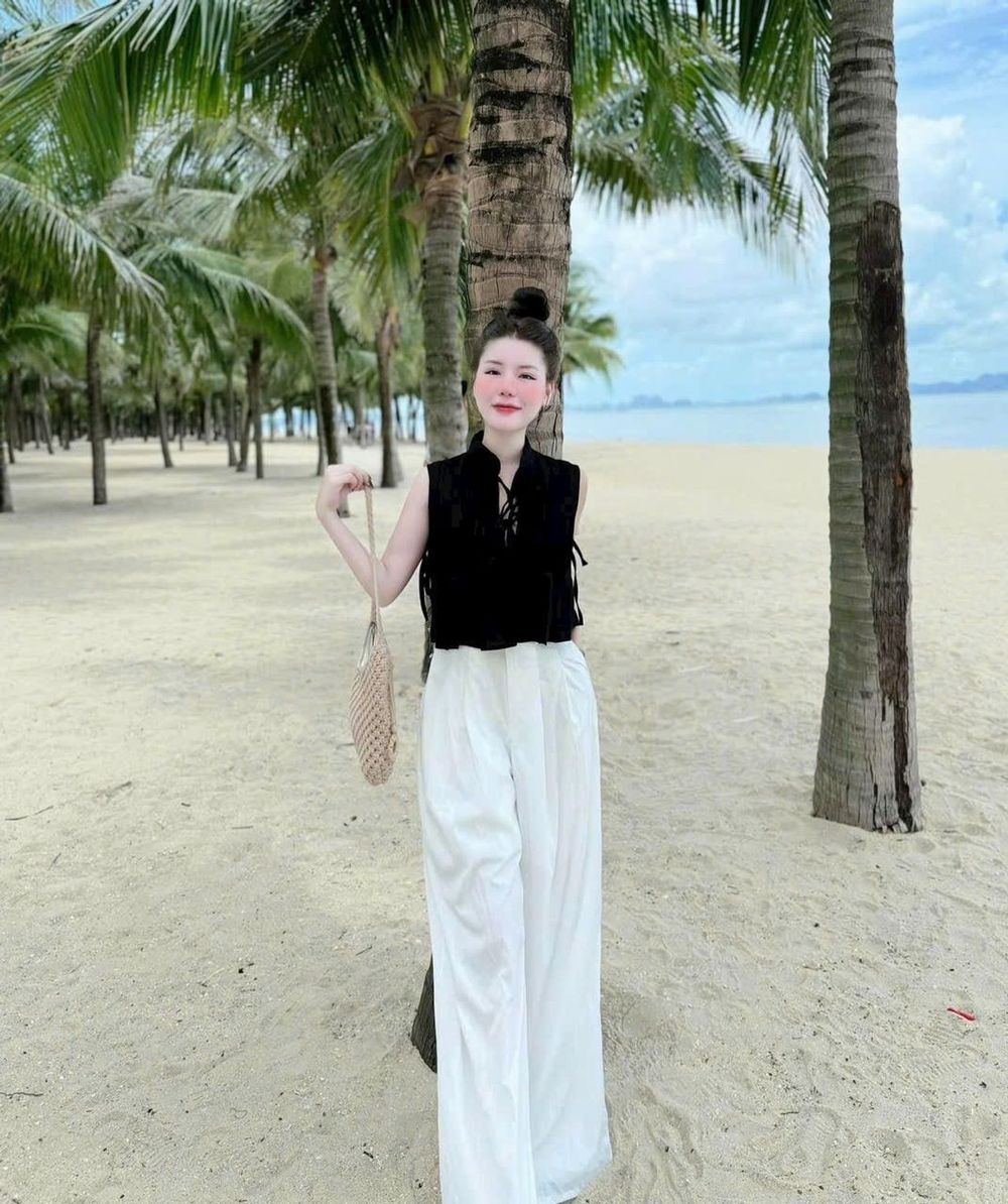 Set bộ thời trang nữ chất đũi vân mây áo tay sát nách cổ sơ mi mix quần ống rộng thiết kế sang trọng