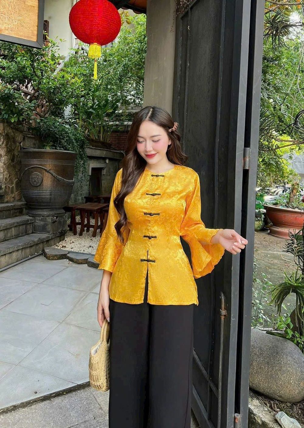 SÉT BỘ BÀ BA CỔ TRÒN TAY PHỒNG, ÁO LẺ KHÔNG KÈM QUẦN CHẤT VẢI GẤM QUẦN ĐEN TUYẾT NHUNG