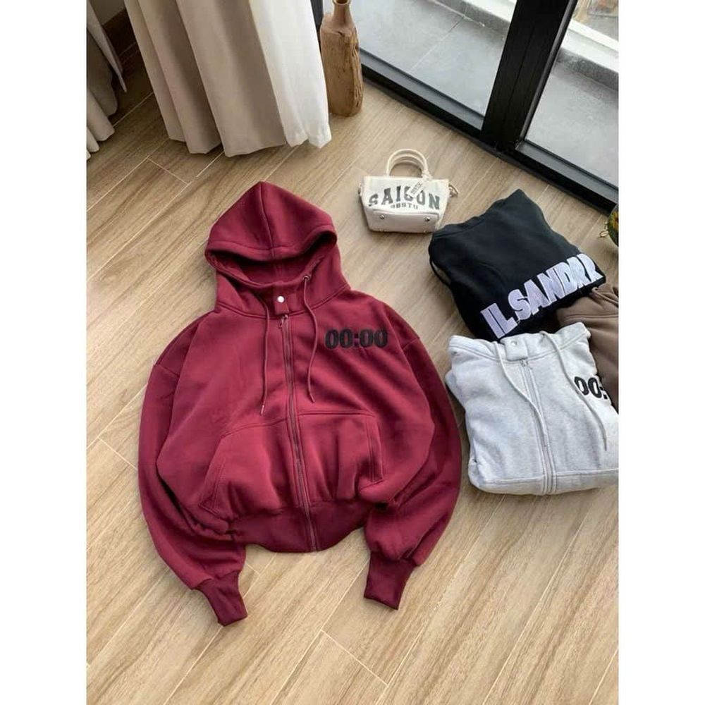 ￼ÁO HOODIES ZIP BOXY CÓ NÚT BẤM, THÊU LOGO 00:00 CÓ TÚI TRONG UNISEX CÁ TÍNH, NĂNG ĐỘNG, NAM NỮ MẶC ĐỀU ĐƯỢC