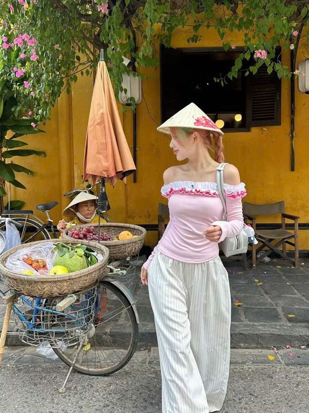 Quần ống rộng có lưng thun , dây luồng mặc thoải mái cho cả nam và nữ