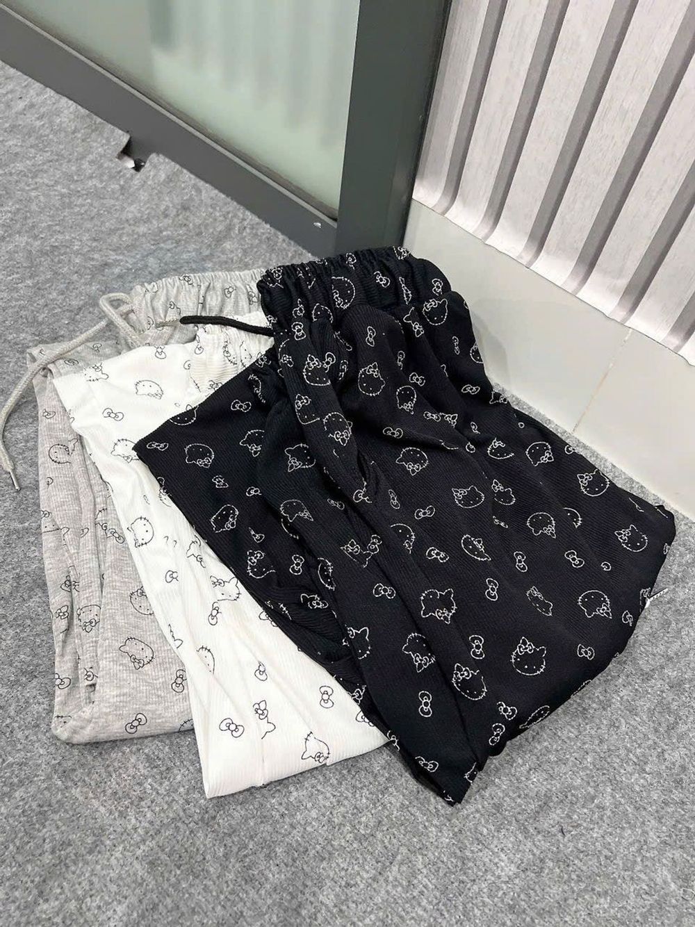 ( Chất vải đẹp ) Quần ống loe chất lem tăm mềm mịn logo in form dưới 65kg