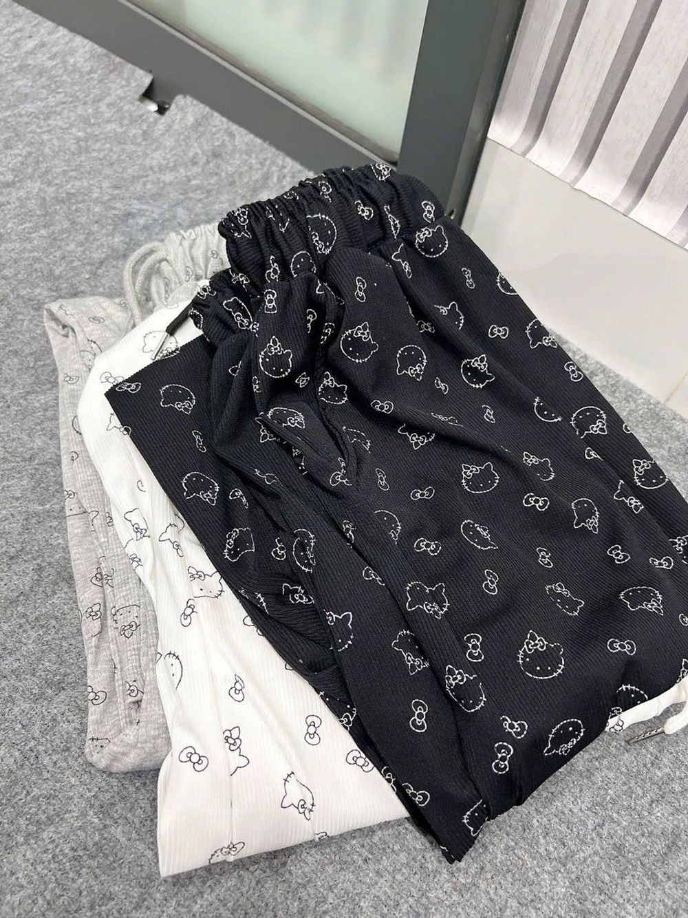 ( Chất vải đẹp ) Quần ống loe chất lem tăm mềm mịn logo in form dưới 65kg