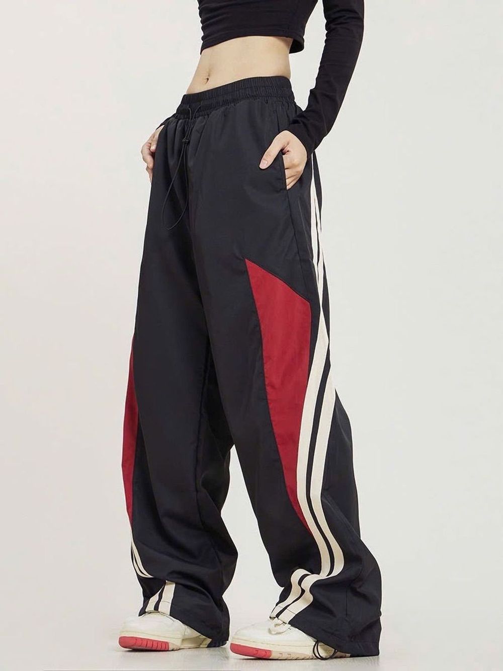 Quần Jogger phối Đen Đỏ Dáng Rộng có dây rút lai Thể Thao Cho Nam Nữ