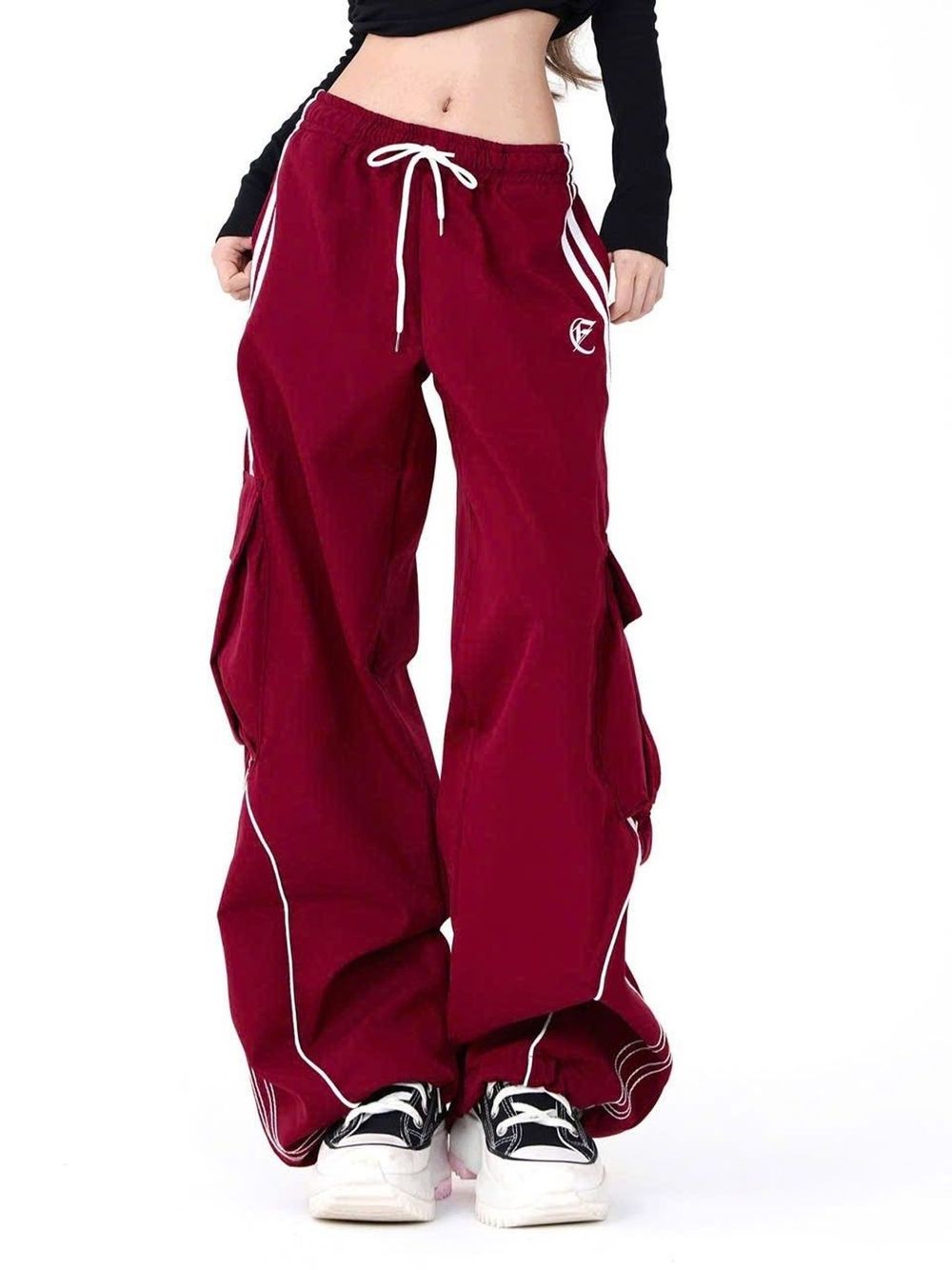 Quần Jogger Nam Nữ, Quần Ống Rộng Unisex Vải Dù Logo Thêu Có Dây Rút Lai,Chạy Chỉ decan 2 Bên Sườn