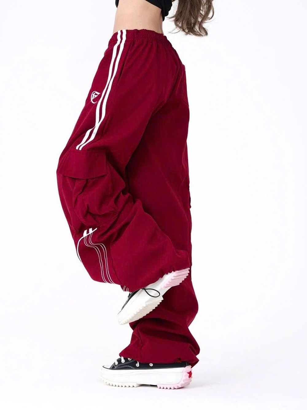 Quần Jogger Nam Nữ, Quần Ống Rộng Unisex Vải Dù Logo Thêu Có Dây Rút Lai,Chạy Chỉ decan 2 Bên Sườn