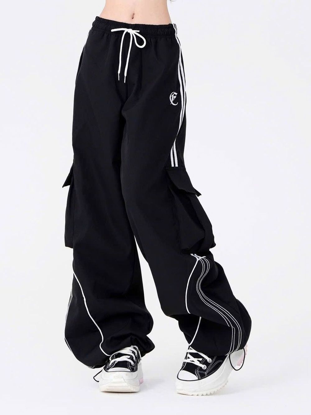 Quần Jogger Nam Nữ, Quần Ống Rộng Unisex Vải Dù Logo Thêu Có Dây Rút Lai,Chạy Chỉ decan 2 Bên Sườn