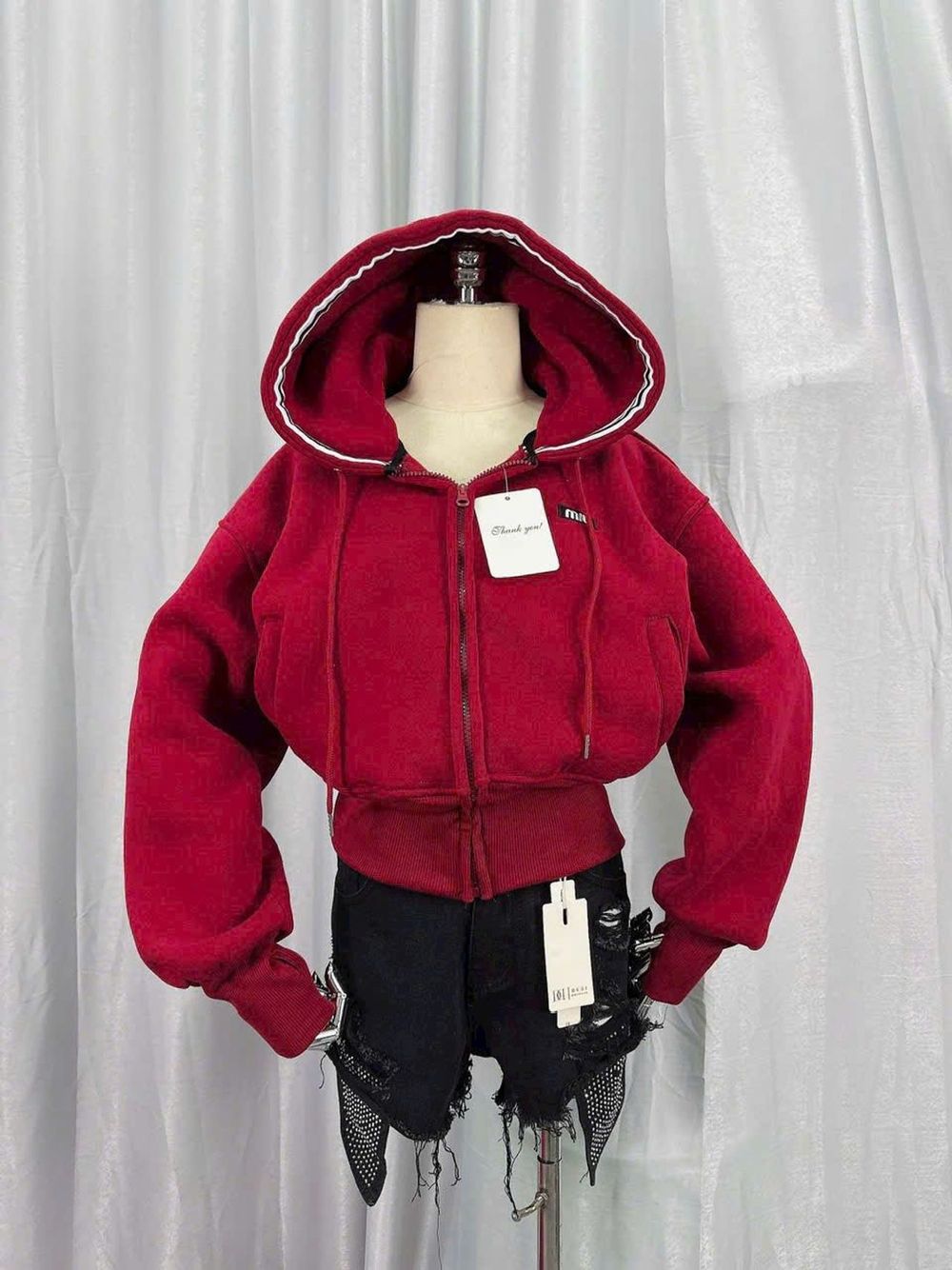 Áo khoác dáng lửng logo thêu Miu nón rộng chạy viền có túi trong chất nỉ bông dày mịn freesize dưới 65kg